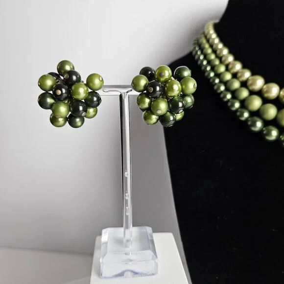 Vintage Olive Green Ombre Faux Pearl Necklace & Clip-On Earrings Set – 17" - Picture 4 of 16